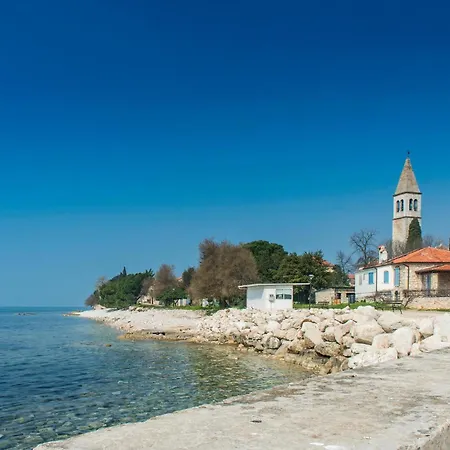 1 Bedroom Beautiful In Lovrecica (Istria)
