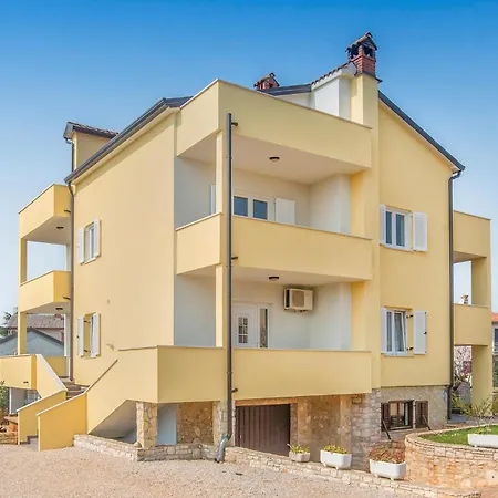 1 Bedroom Beautiful In Apartment
